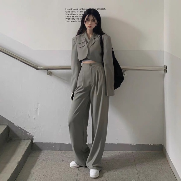 Brand new w/out tags cropped blazer and pants set, grey - Picture 1 of 5